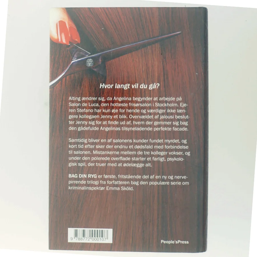 Bag din ryg : krimi af Sofie Sarenbrant (Bog)