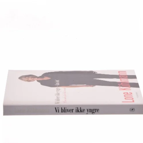 Vi bliver ikke yngre - fat det! af Lone Kühlmann (Bog)