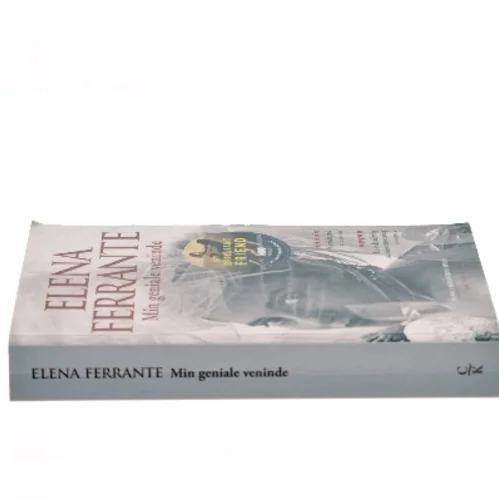 Min geniale veninde : barndom, tidlig ungdom af Elena Ferrante (Bog)