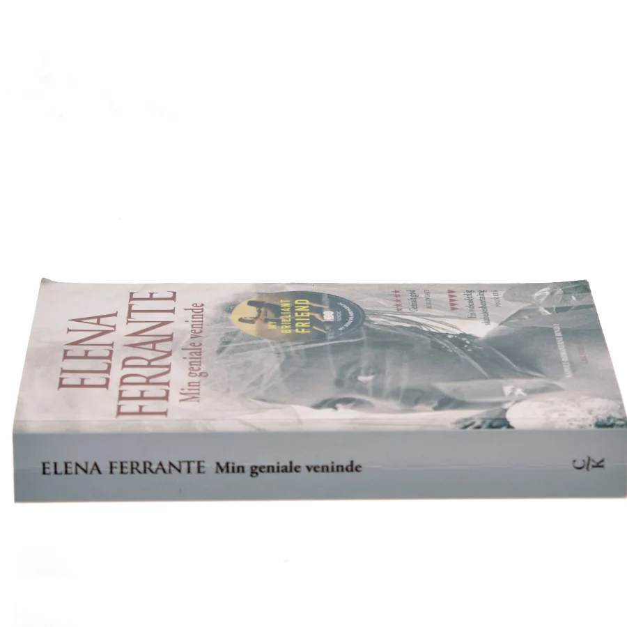 Min geniale veninde : barndom, tidlig ungdom af Elena Ferrante (Bog)
