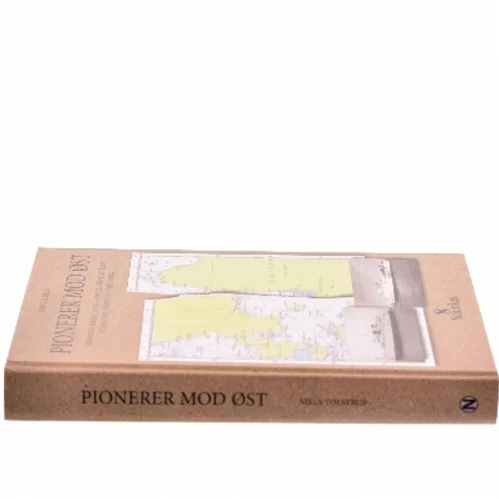 Pionerer mod øst : personlige fortællinger om DSB rederis/Scandlines indtog i den østlige del af Østersøen af Niels Tolstrup (f. 1957-07-21) (Bog)