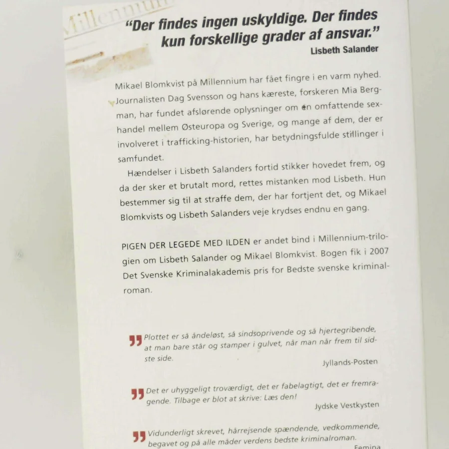 Pigen Der Legede Med Ilden (Millennium, 2. Bind) af Stieg Larsson (Bog)