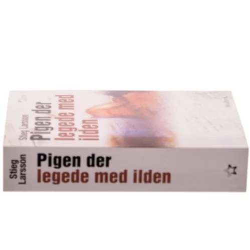 Pigen Der Legede Med Ilden (Millennium, 2. Bind) af Stieg Larsson (Bog)