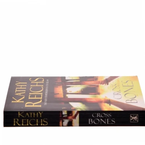 Cross Bones af Kathy Reichs (Bog)