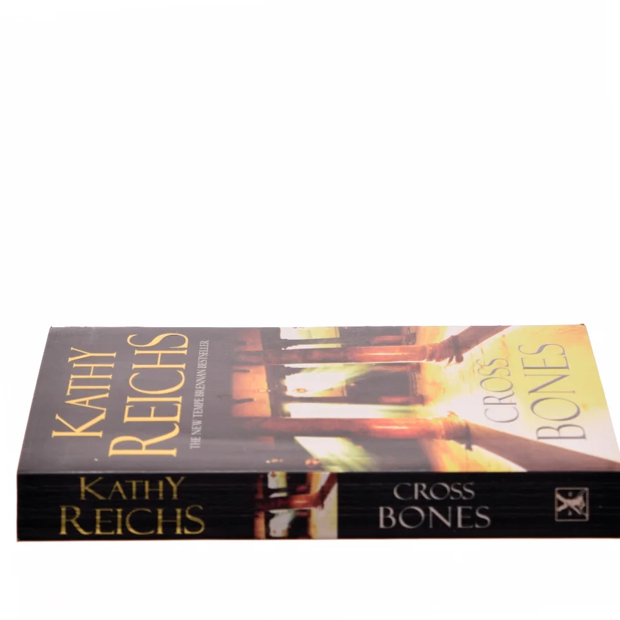 Cross Bones af Kathy Reichs (Bog)