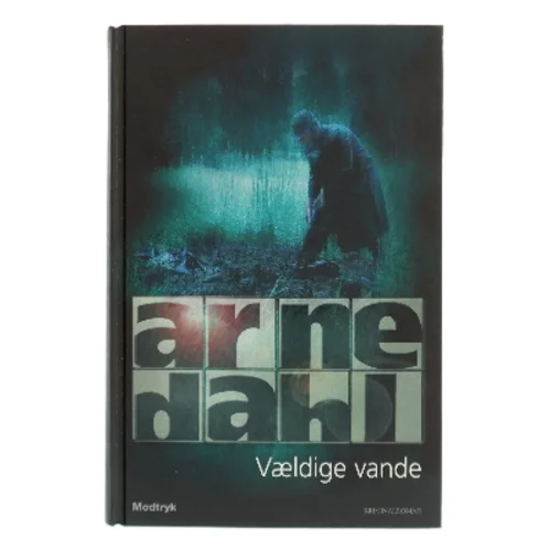 Vældige vande af Arne Dahl (f. 1963) (Bog)