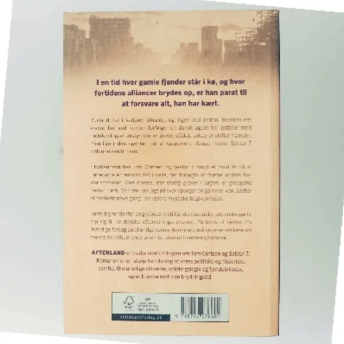 Aftenland : spændingsroman af Tobias Bukkehave (f. 1980) (Bog)