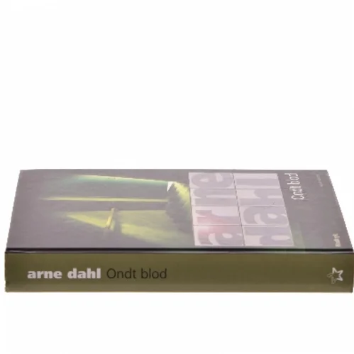 Ondt blod af Arne Dahl (f. 1963) (Bog)
