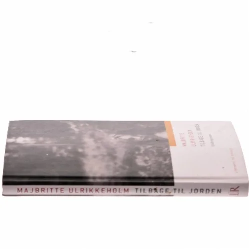 Tilbage til jorden : erindringsroman af Majbritte Ulrikkeholm (Bog)