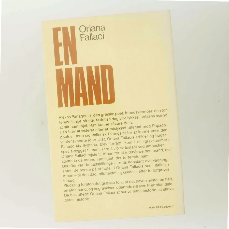 En mand af Oriana Fallaci (Bog)