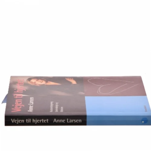 Vejen til hjertet : kostomlægning, selvindsigt og motion af Anne Larsen (f. 1953) (Bog)
