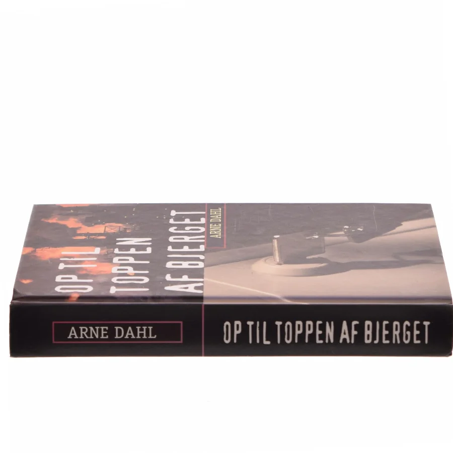 Op til toppen af bjerget : kriminalroman af Arne Dahl (f. 1963) (Bog)