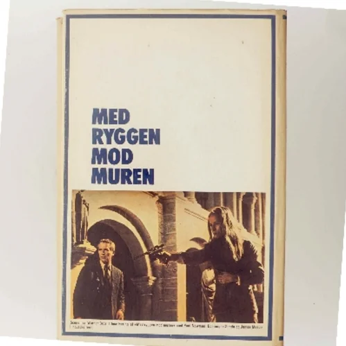 Med ryggen mod muren af Desmond Bagley (Bog)