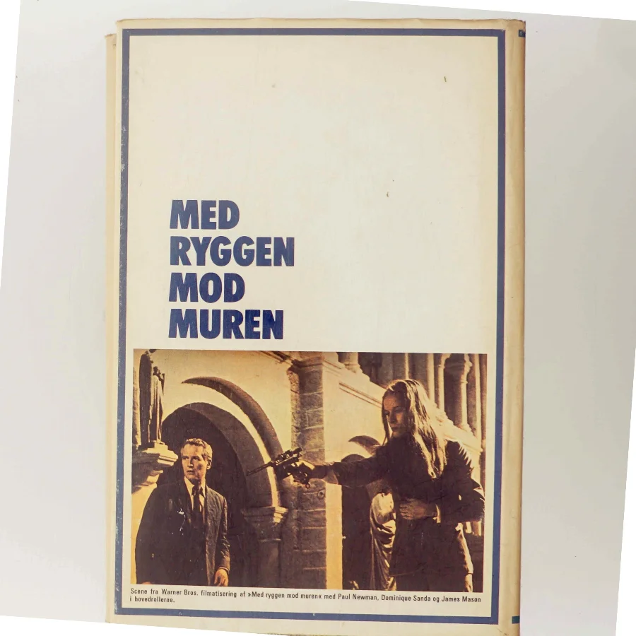Med ryggen mod muren af Desmond Bagley (Bog)