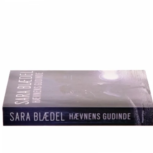 Hævnens gudinde : krimi af Sara Blædel (Bog)