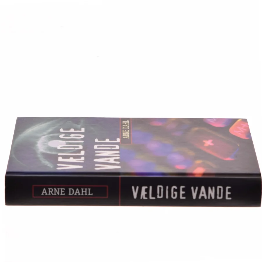 Vældige vande : kriminalroman af Arne Dahl (f. 1963) (Bog)