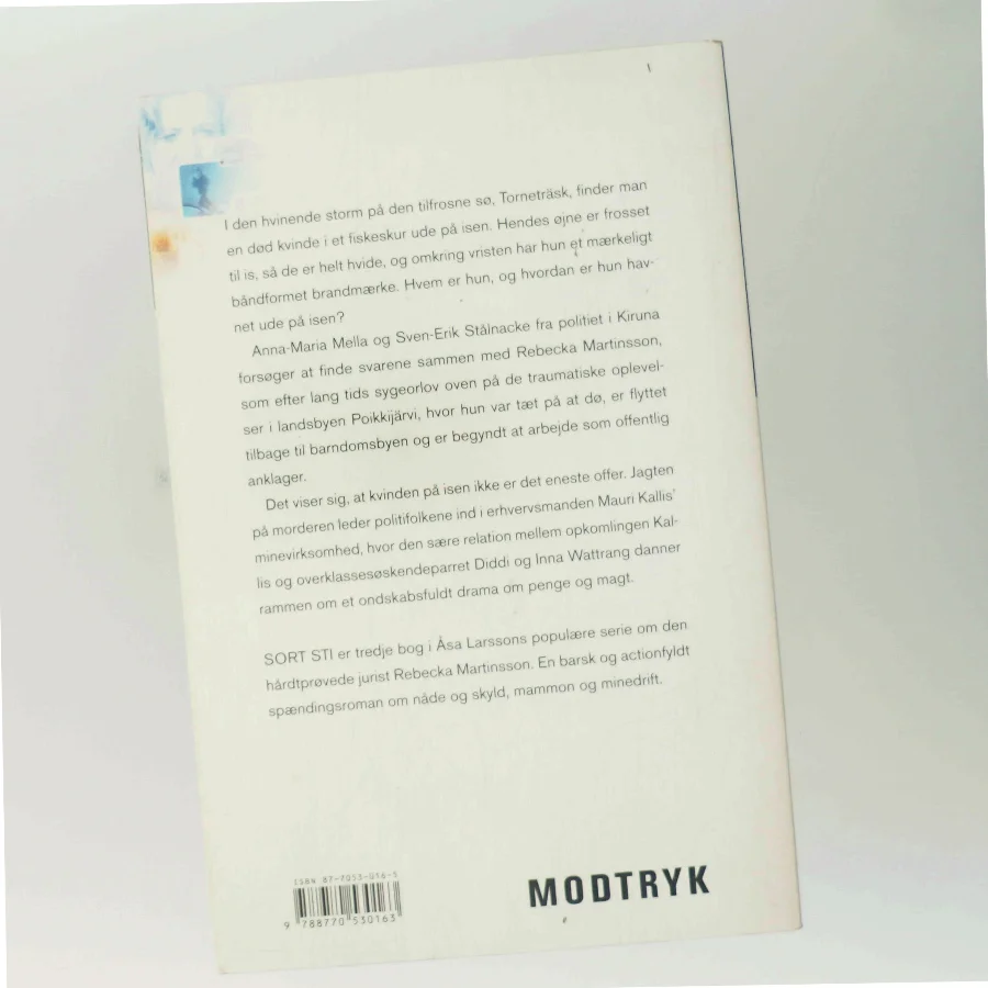 Sort sti af Åsa Larsson (Bog)