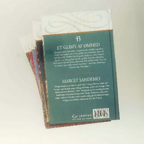 Skjulte spor af Margit Sandemo (Bog)