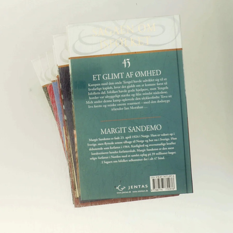 Skjulte spor af Margit Sandemo (Bog)