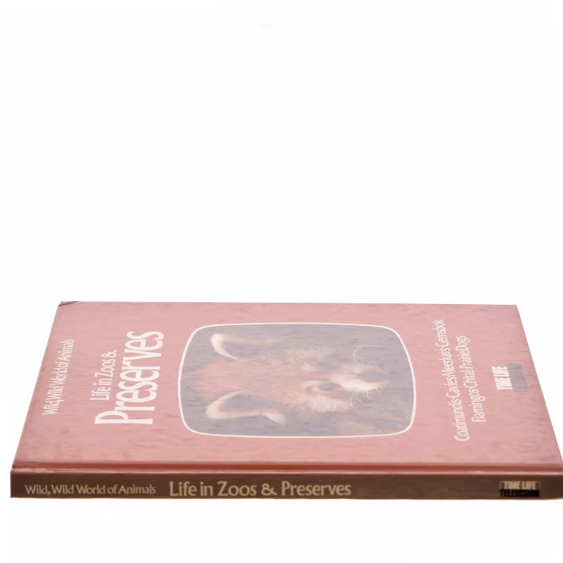 Life in Zoos & Preserves (Bog)