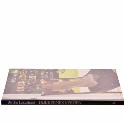 Dukkernes verden : historie, overtro, legetøj af Birthe Lauritsen (f. 1942) (Bog)