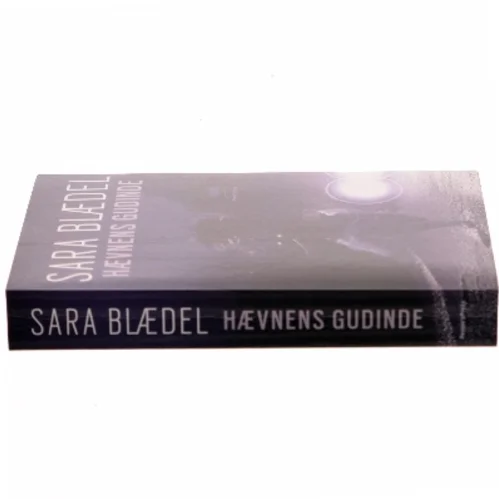 Hævnens gudinde : krimi af Sara Blædel (Bog)