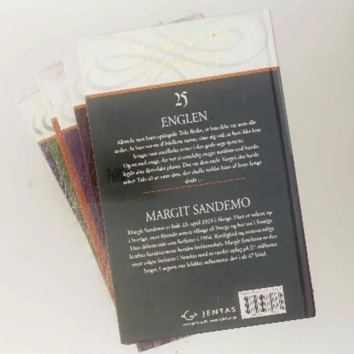 Ravnens vinger af Margit Sandemo (Bog)