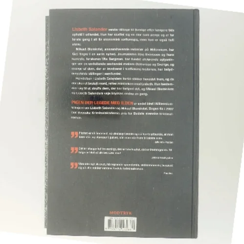 Pigen der legede med ilden af Stieg Larsson (Bog)