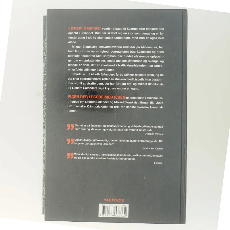 Pigen der legede med ilden af Stieg Larsson (Bog)