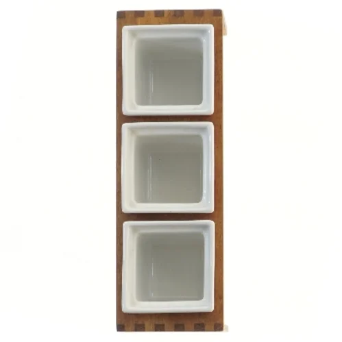 Sæt med tre keramiske skåle med træstativ fra Trip Trap (str. 11x33x9 cm)