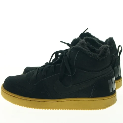 Nike sneakers med foring / vinterstøvler (str. 36)