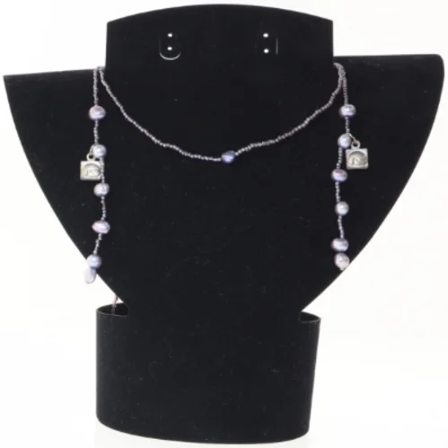 Perlehalskæde med vedhæng (str. 124 cm)