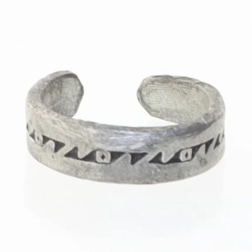 Sølvfarvet armring (str. 44 mm)
