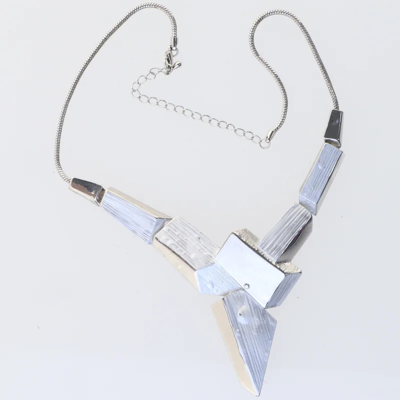 Statement halskæde i sølvfarve (str. 50 cm)