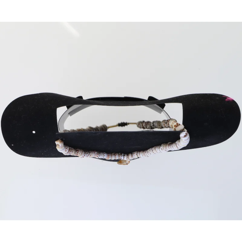 Halskæde med skaldyrsskaller og hajtand vedhæng (str. 48 cm)