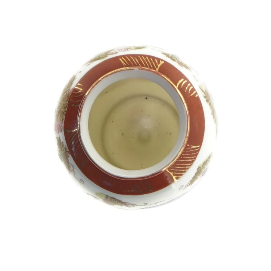 Dekoreret porcelænsvase (str. 12,5 x 7,5 cm)