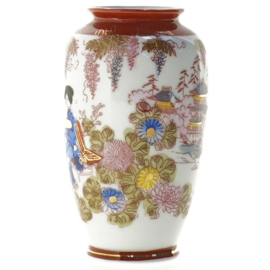 Dekoreret porcelænsvase (str. 12,5 x 7,5 cm)