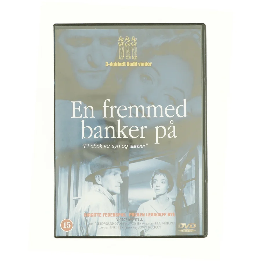 En fremmed banker på