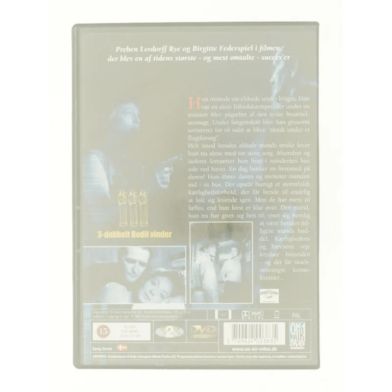 En fremmed banker på