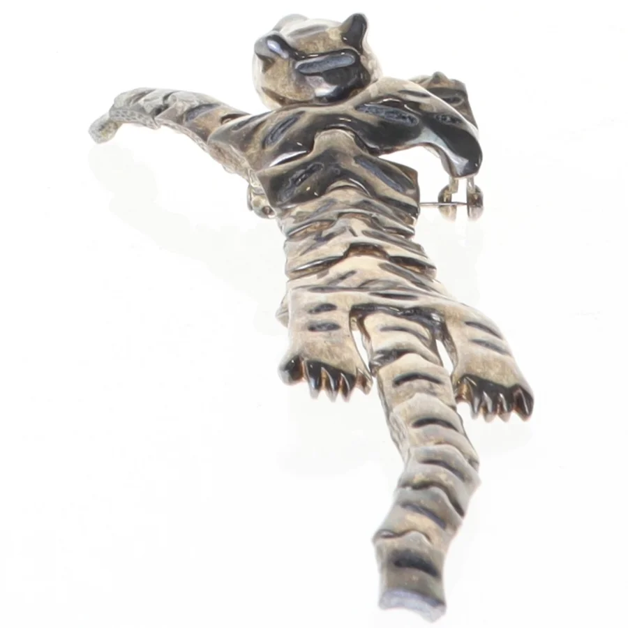 Sølvbrosche af (str. 15 x 5 cm)