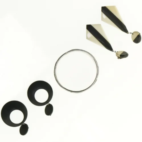 Smykkesæt med armbånd og øreringe (str. Ø 7 cm og 7 cm og 9 cm)