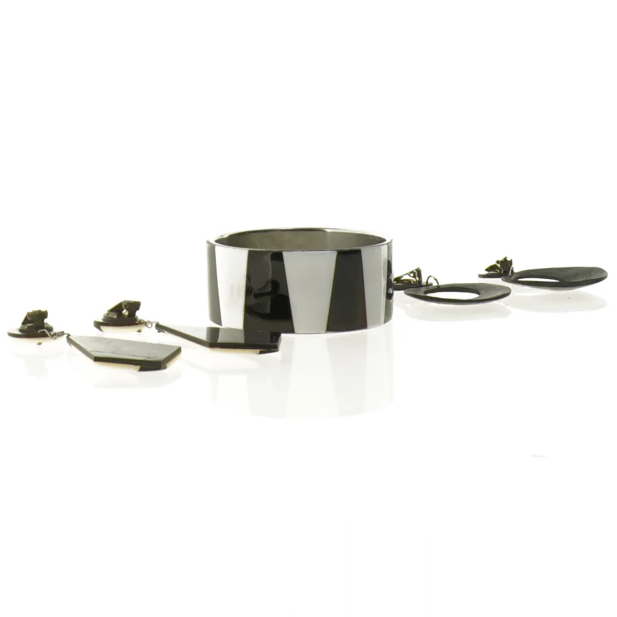 Smykkesæt med armbånd og øreringe (str. Ø 7 cm og 7 cm og 9 cm)