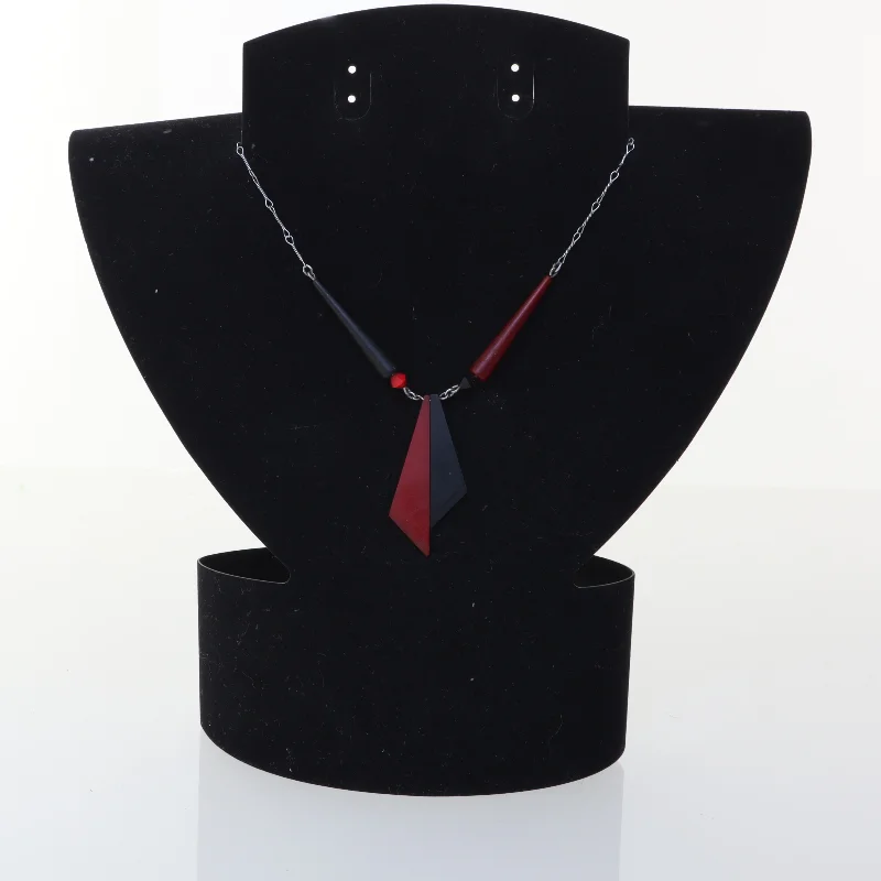 Halskæde med geometriske former (str. Ked 45 cm)