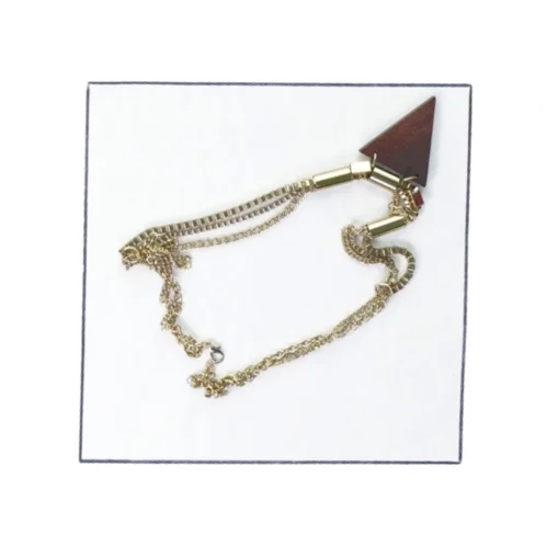 Halskæde med trekantet vedhæng (str. 28 cm)