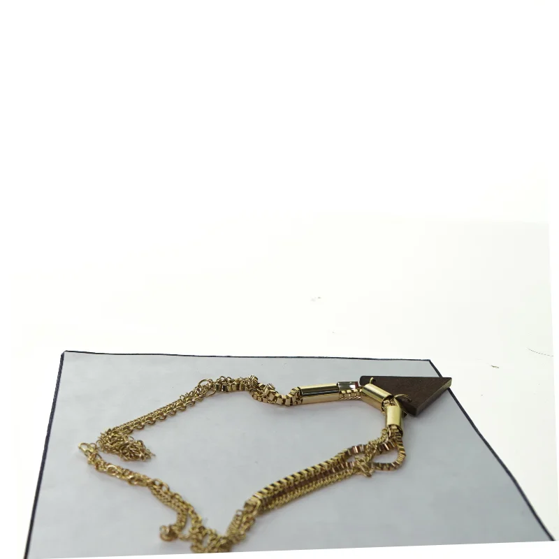 Halskæde med trekantet vedhæng (str. 28 cm)