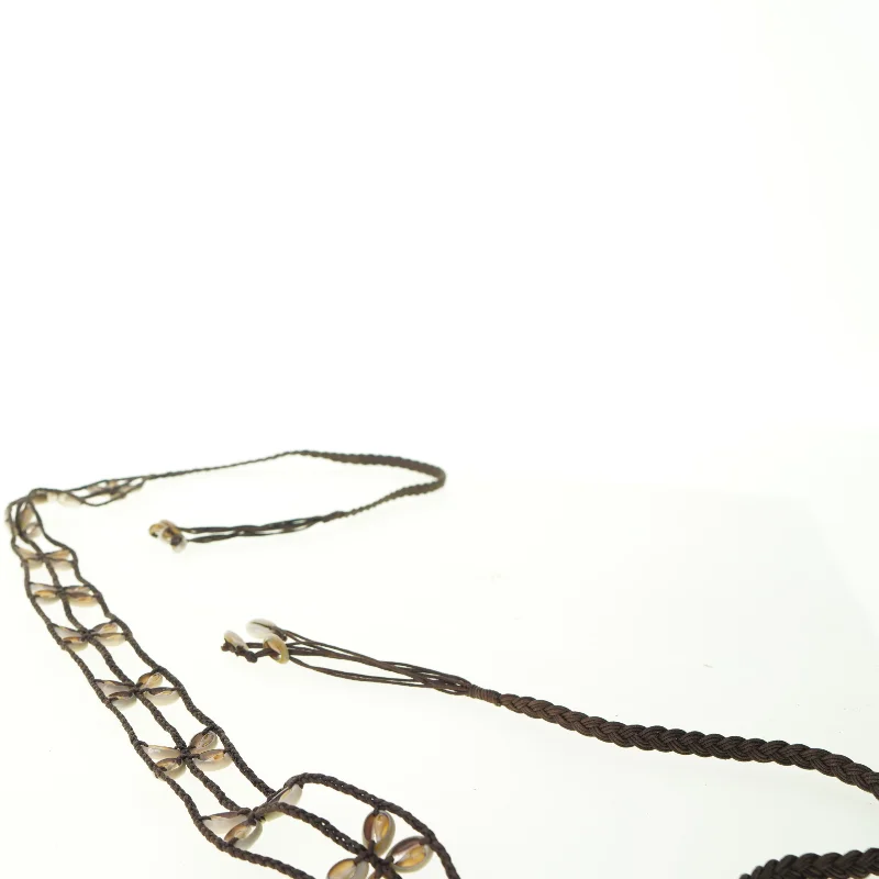 Bælte med små skaller på (str. 155 x 4 cm)