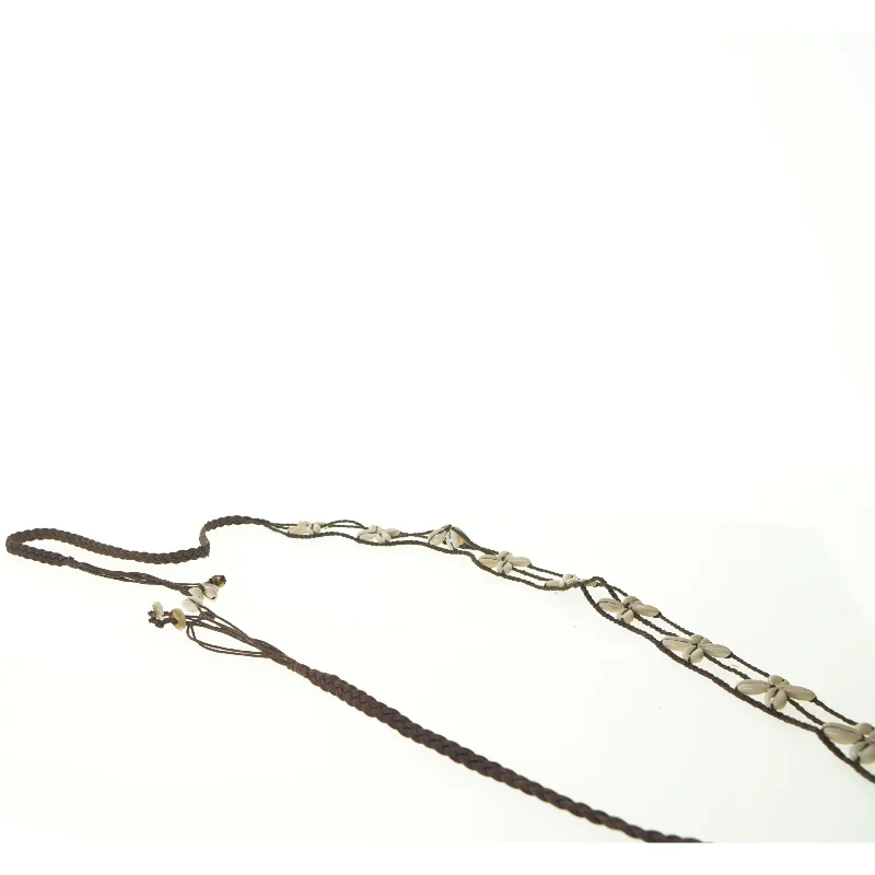 Bælte med små skaller på (str. 155 x 4 cm)