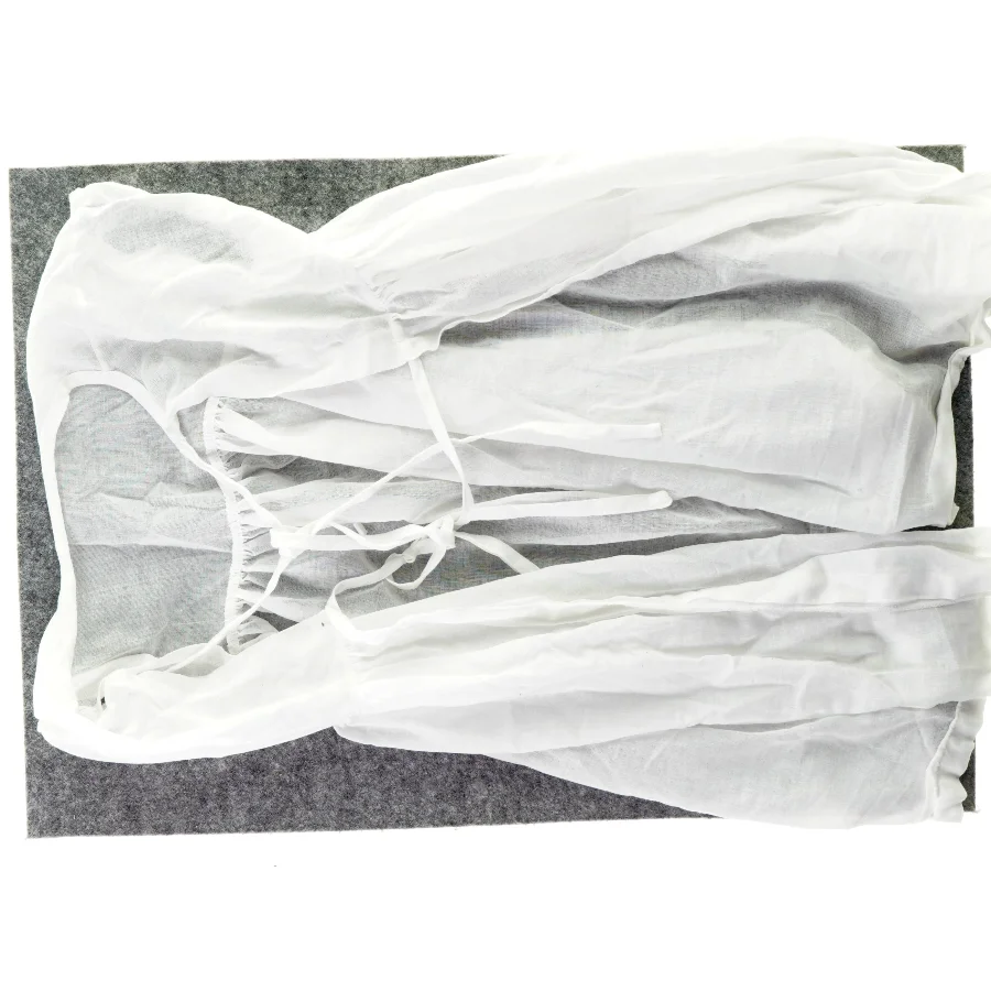 Baby kjole fra Jocko (str. 122)