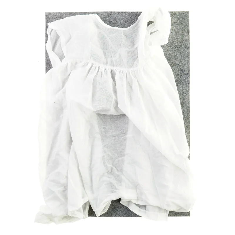 Baby kjole fra Jocko (str. 122)