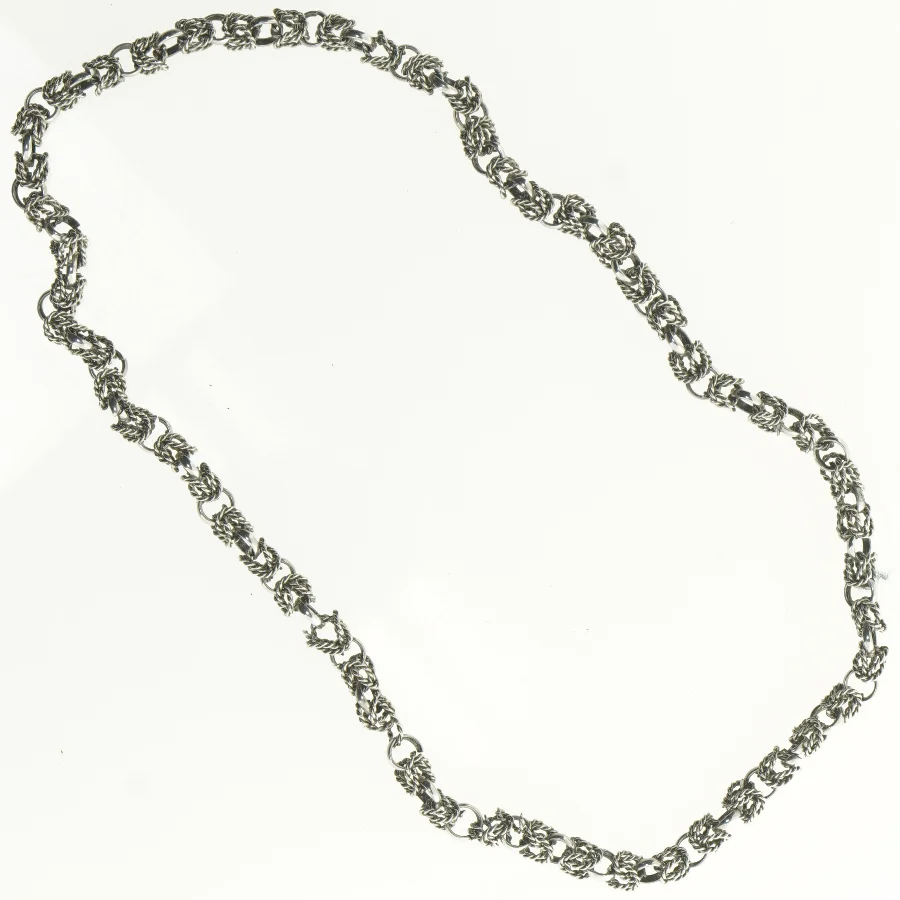 Sølvfarvet kædehalskæde (str. Ø 24 cm)